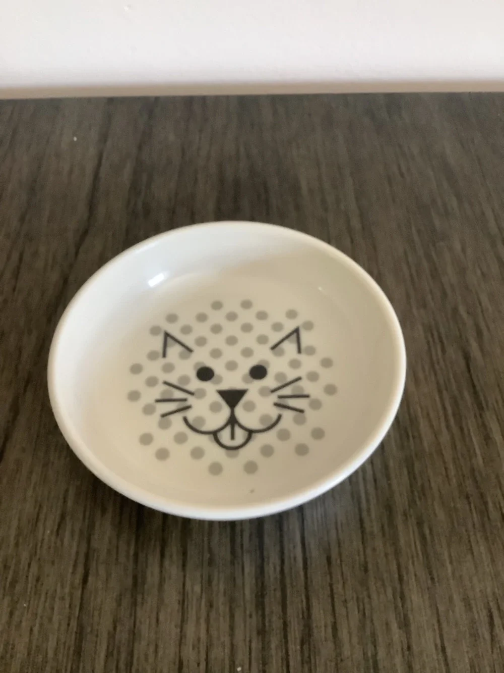 Ceramic Cat Dish in White and Gray - Cute Face Design - Picture 1 of 2
